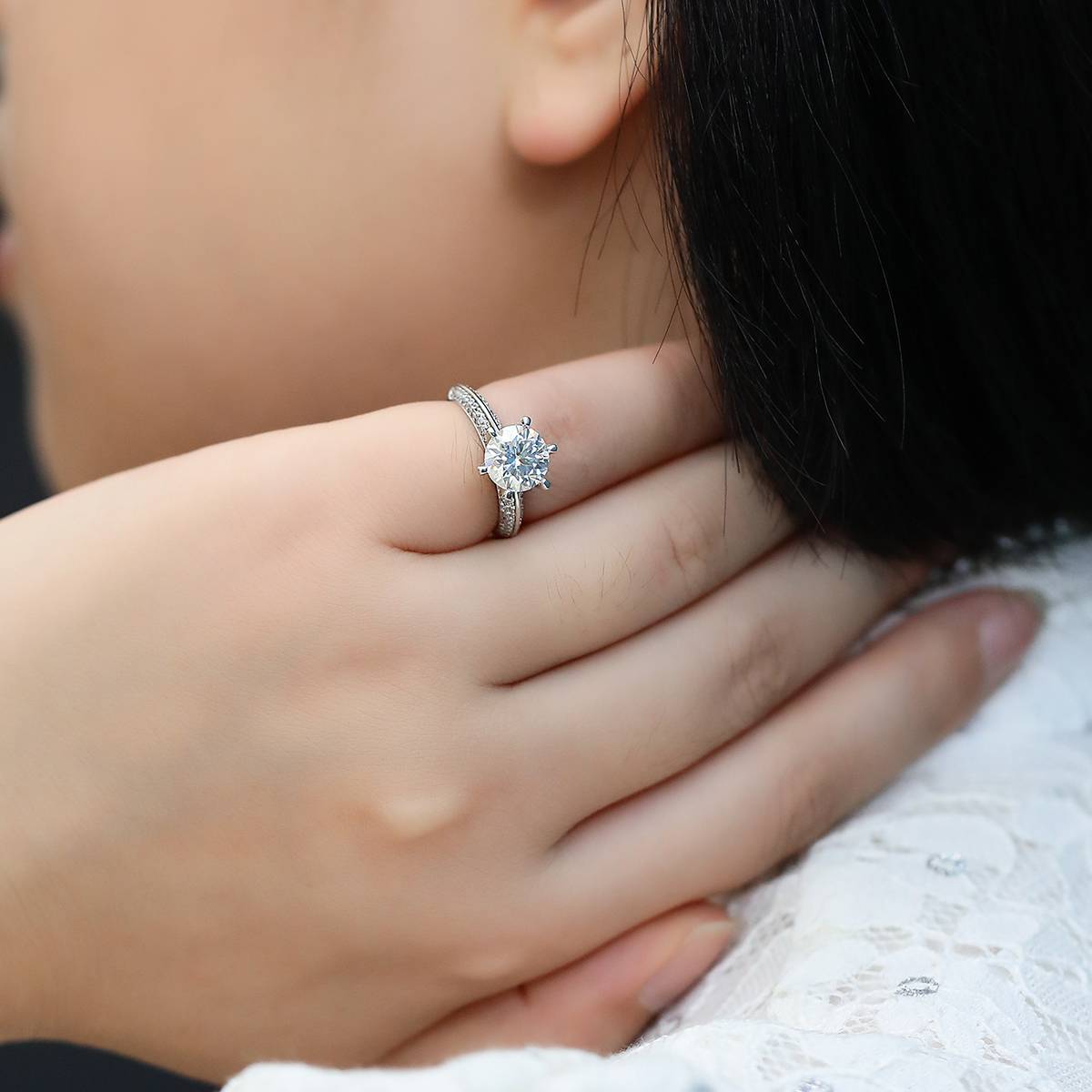 半壁江山S925银镀白金莫桑钻女戒2.0克拉D级